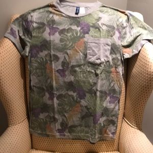 Men’s T-Shirt Small Divided